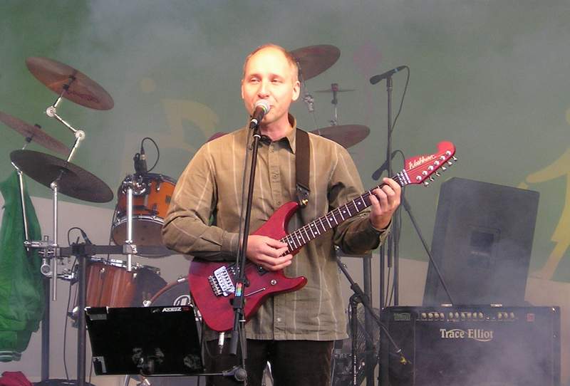 Kuba Sienkiewicz – lider zespołu Elektryczne Gitary